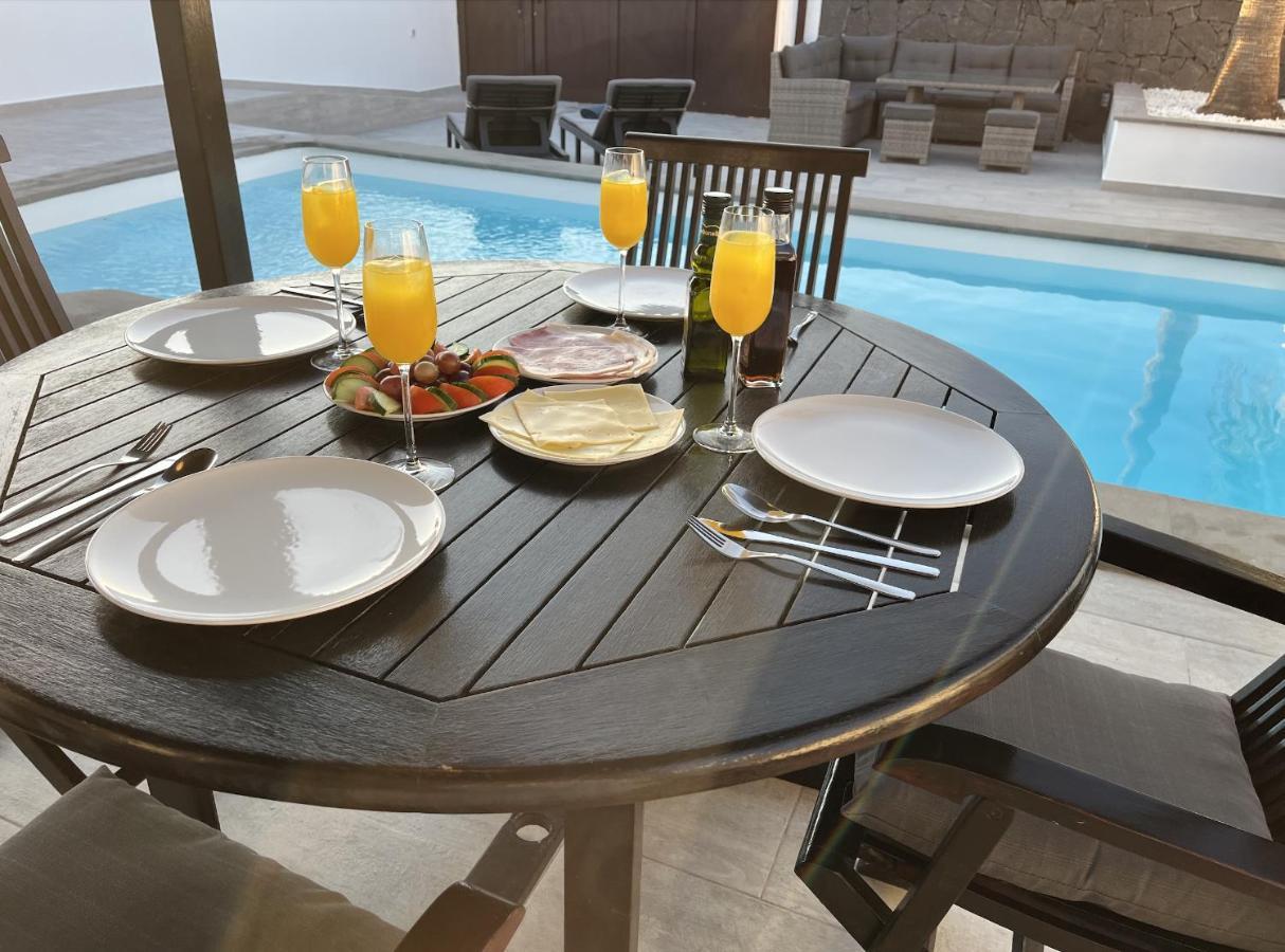 Stunning Villa Arabella - Heated Pool - Bbq - Amazing Terrace - Playa Blanca Buitenkant foto